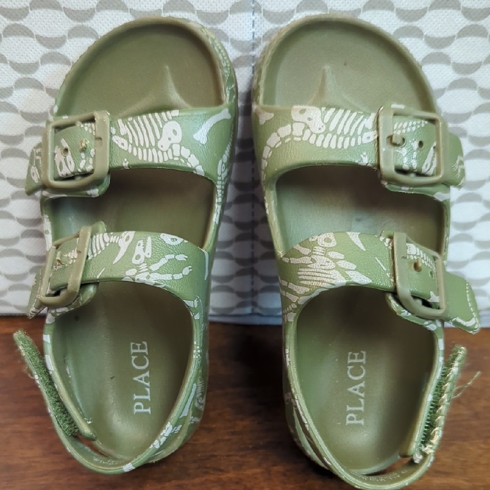 The Children's Place Kids Olive Dinosaur Sandals, Size 9